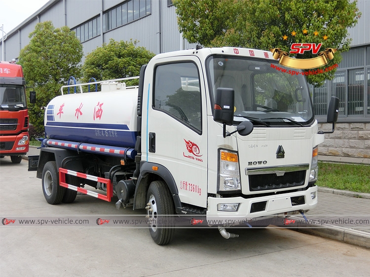 4,000 Litres Mobile Water Truck Sinotruk-RF